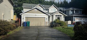 10824 NE 144th Ct in Kirkland, WA - Building Photo