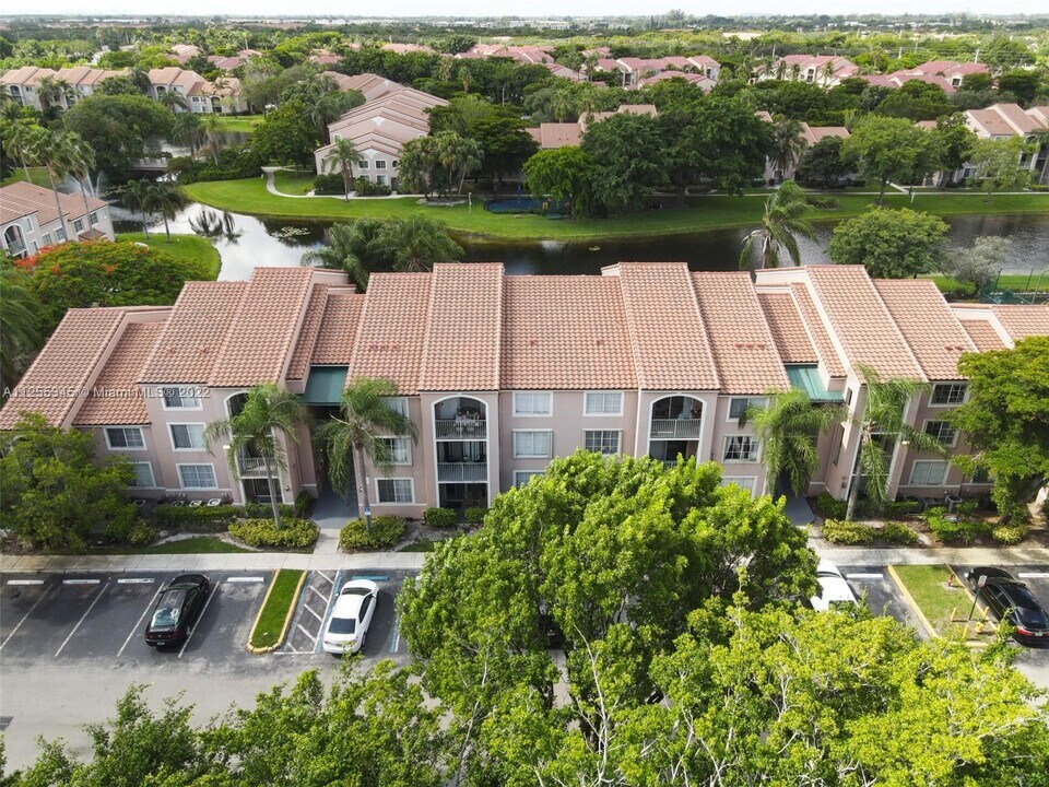 12172 Saint Andrews Plz, Unit 307 in Miramar, FL - Building Photo