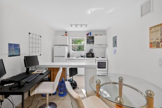 3676 Oak Ave in Miami, FL - Building Photo - Building Photo