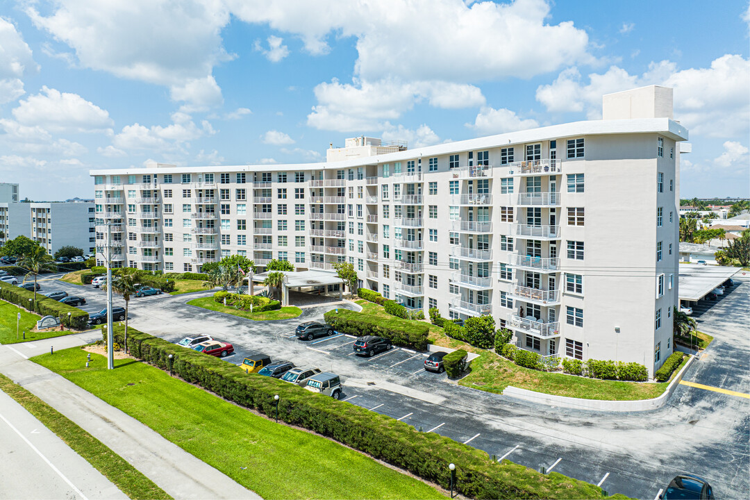 The Patrician in Boca Raton, FL - Foto de edificio