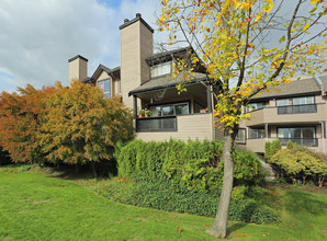 The Leighton Apartments in North Vancouver, BC - Building Photo - Building Photo