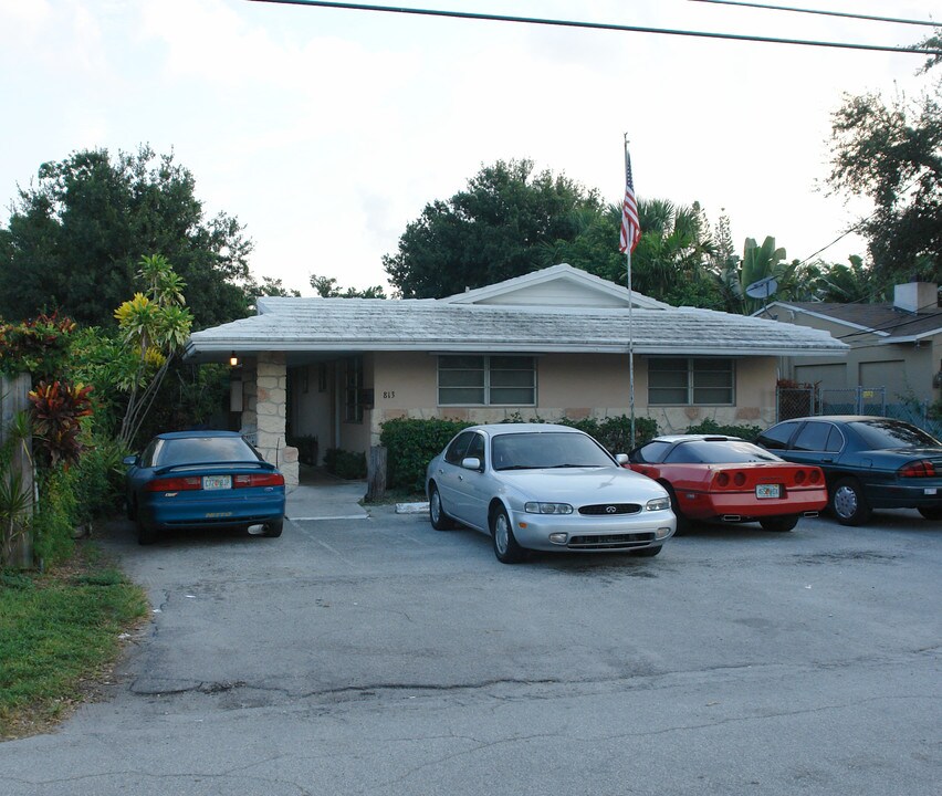 813 SE 13th St in Fort Lauderdale, FL - Foto de edificio