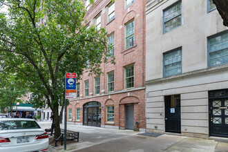 40-42 E 72nd St in New York, NY - Building Photo - Building Photo