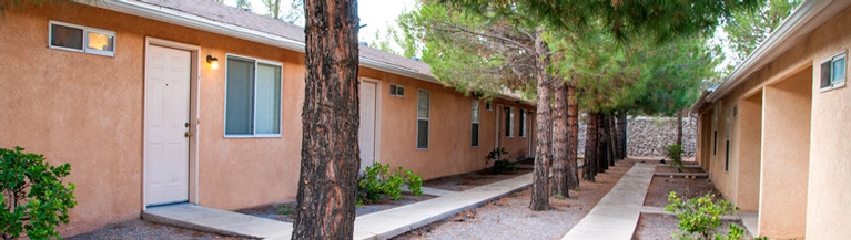 Cyprus Gardens in Las Cruces, NM - Foto de edificio