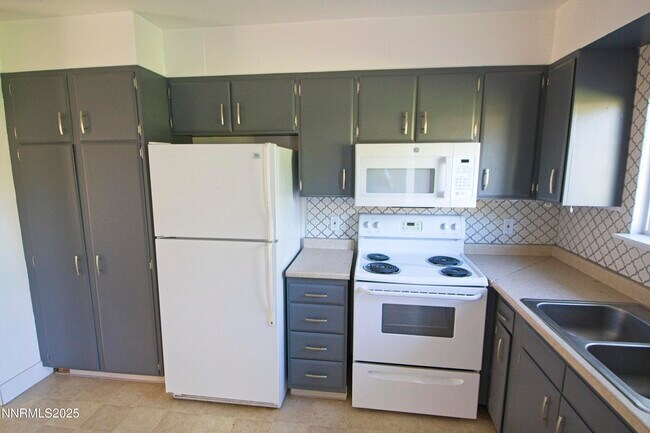 111 Smithridge Park in Reno, NV - Building Photo - Building Photo