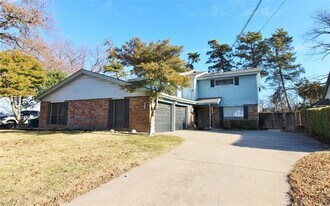 313 Woodhaven Dr in Desoto, TX - Building Photo