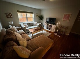 63 Selkirk Rd in Boston, MA - Building Photo