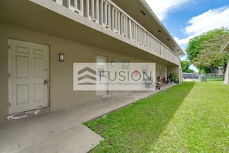 921 SW 74th Terrace in North Lauderdale, FL - Building Photo - Building Photo