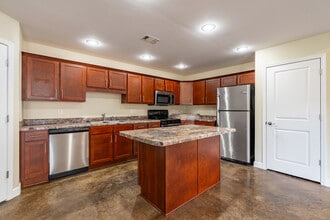 Oak Tree Manor Duplexes in Jonesboro, AR - Foto de edificio - Interior Photo
