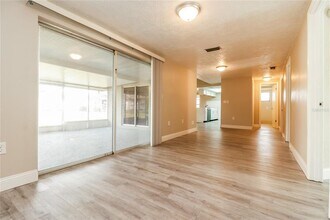 2105 Sugarbush Dr in Holiday, FL - Building Photo - Building Photo