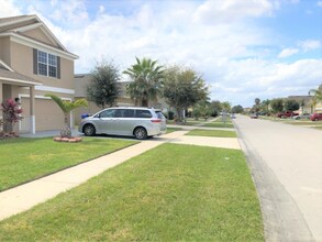 1092 Hacienda Cir in Kissimmee, FL - Building Photo - Building Photo