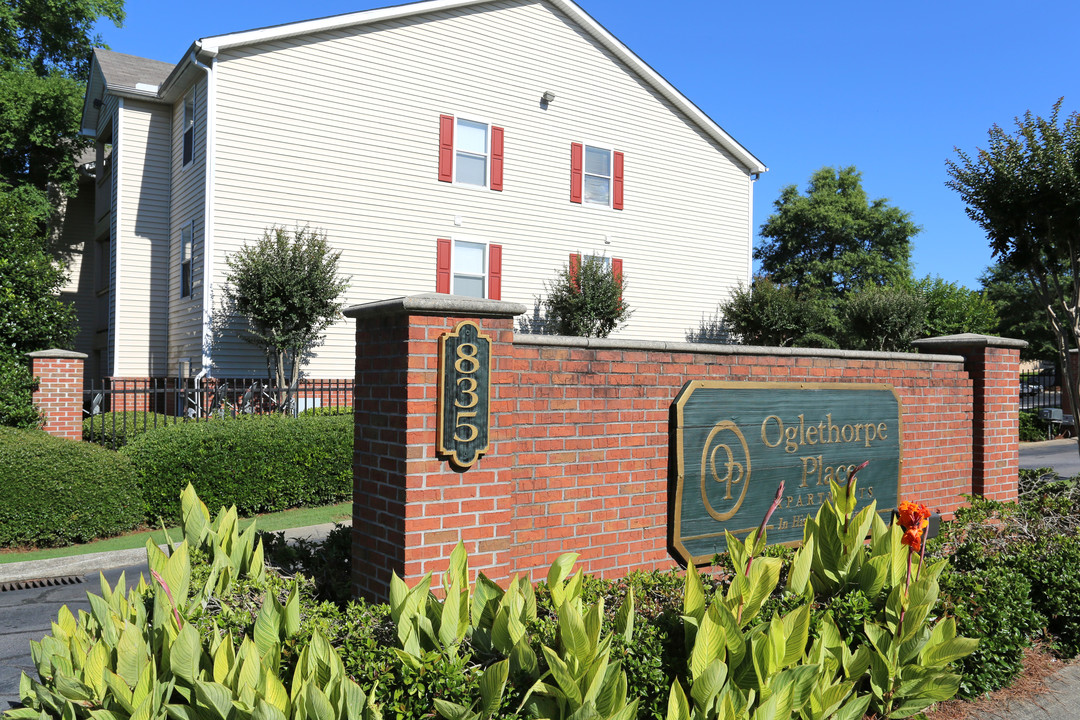 Oglethorpe Place in Atlanta, GA - Building Photo