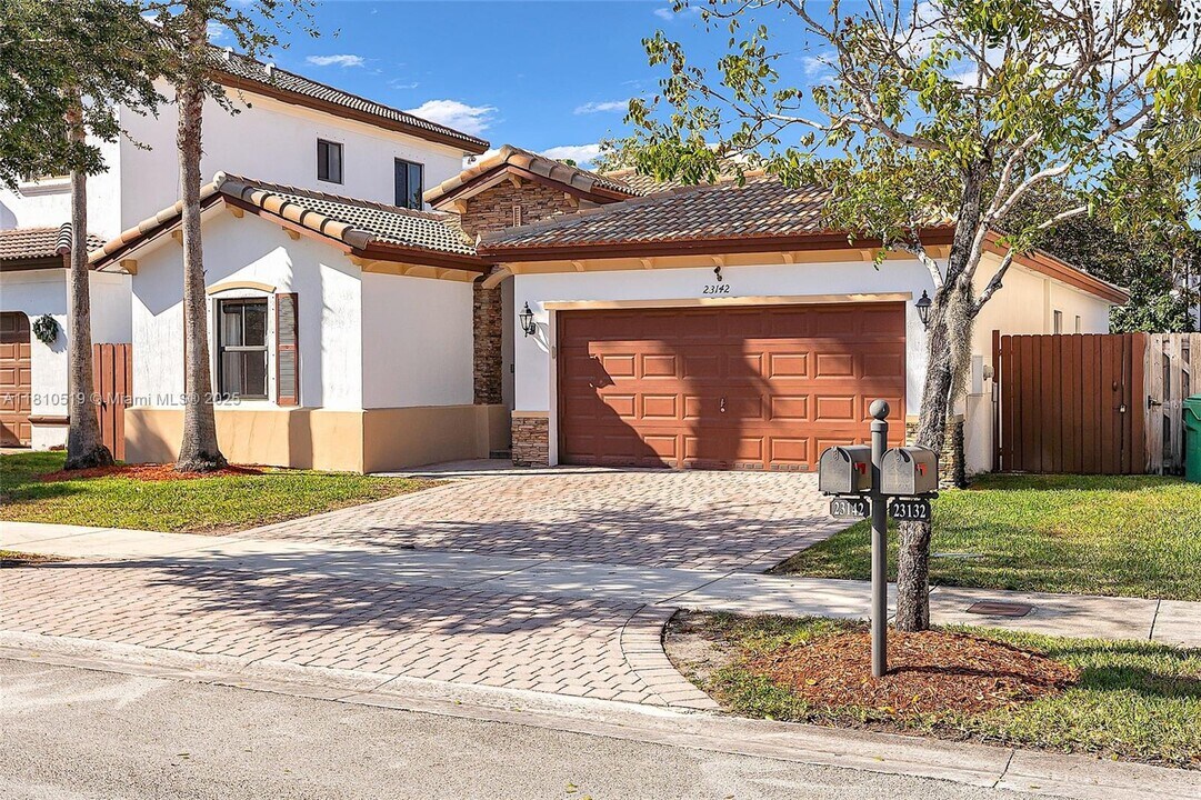 23142 SW 104th Ct in Cutler Bay, FL - Building Photo
