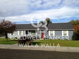 917 SE Marine Dr in College Place, WA - Building Photo