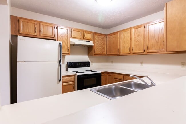 Wrens Trail Garden Apartments in Stow, OH - Foto de edificio - Building Photo