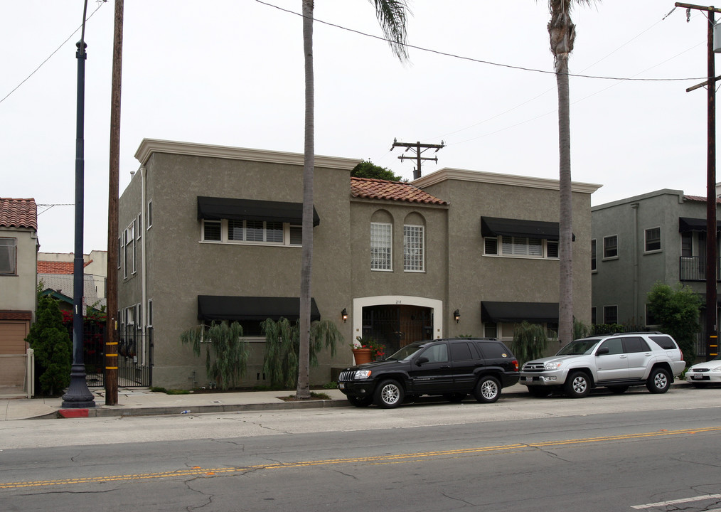 217 Redondo Ave in Long Beach, CA - Building Photo