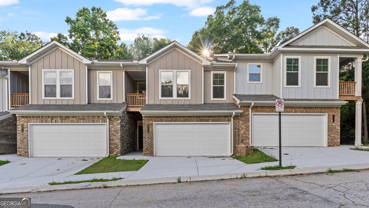 2586 Mls Cmn Dr in Decatur, GA - Building Photo