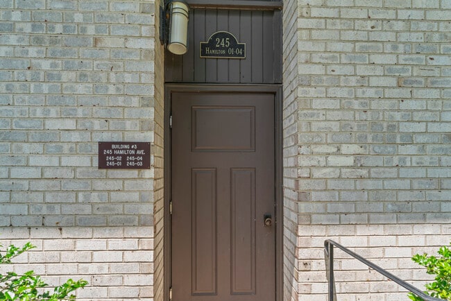 245 Hamilton Ave in Stamford, CT - Building Photo - Building Photo