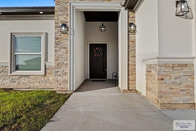 7425 Lake Havasu in Brownsville, TX - Foto de edificio - Building Photo