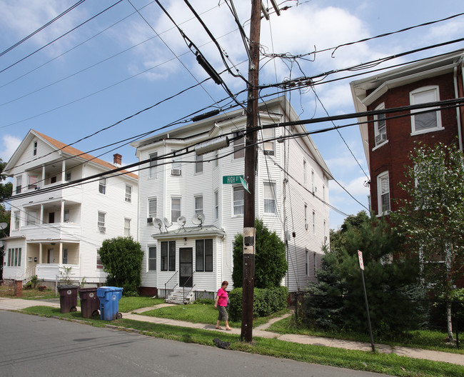 347 High St in New Britain, CT - Building Photo - Building Photo