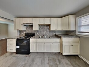 7745 Madrid Ave in Birmingham, AL - Foto de edificio - Building Photo