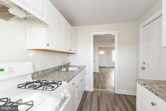 6547 Parnell Ave in Baltimore, MD - Foto de edificio - Building Photo