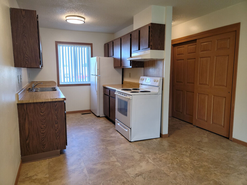 Homestead Townhouses in Winner, SD - Building Photo