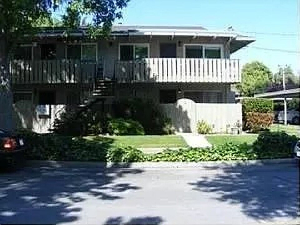 535 Valley Forge Way in San Jose, CA - Building Photo