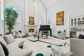 9200 Falling Waters Dr W in Burr Ridge, IL - Building Photo - Building Photo