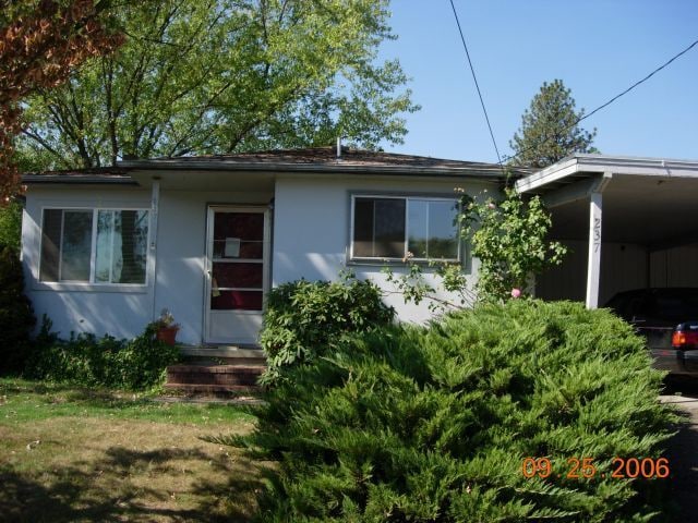 237 N Comstock Ave in Sutherlin, OR - Building Photo - Building Photo
