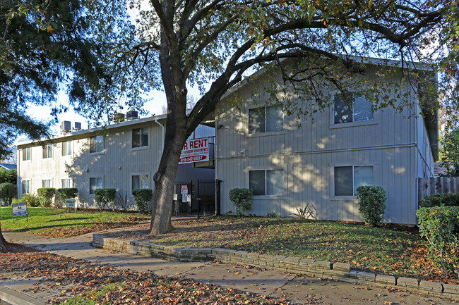 Marshall Apartments in Sacramento, CA - Building Photo - Building Photo