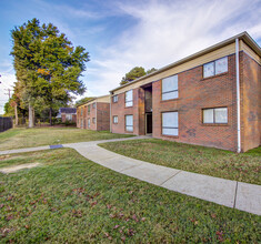 Greenbriar Apartments in Memphis, TN - Building Photo - Building Photo