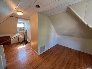 84 Walnut St in Lynbrook, NY - Building Photo - Building Photo