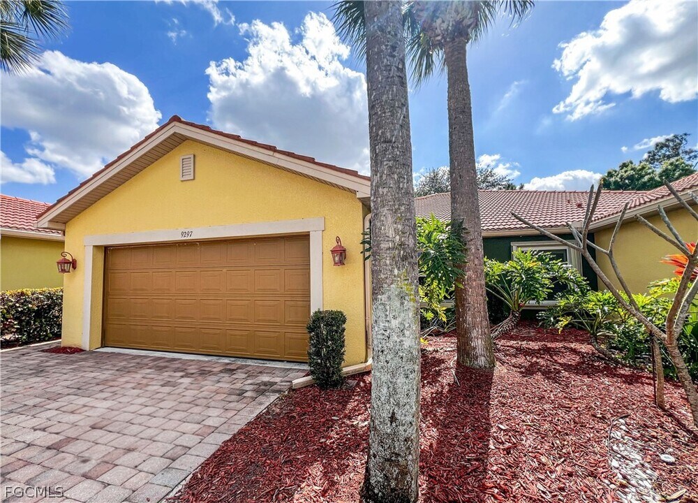 9297 Aegean Cir in Lehigh Acres, FL - Building Photo