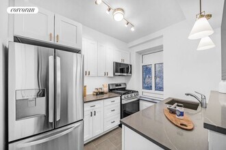 44 E 67th St in New York, NY - Building Photo - Building Photo