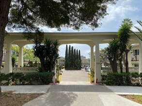 152- 1825 Chapala LLC in Santa Barbara, CA - Foto de edificio - Building Photo