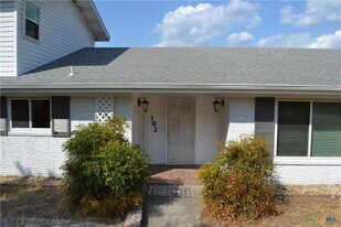 102 E Mimosa Cir in San Marcos, TX - Building Photo