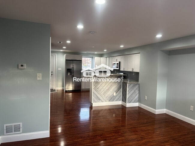 4045 St Monica Dr in Dundalk, MD - Foto de edificio - Building Photo