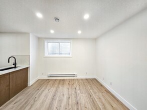 2616R-26128 Avenue SW in Calgary, AB - Building Photo - Building Photo