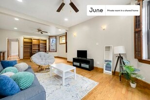 Room in Shared 2 bed/2 bath home in Chicago, IL - Building Photo