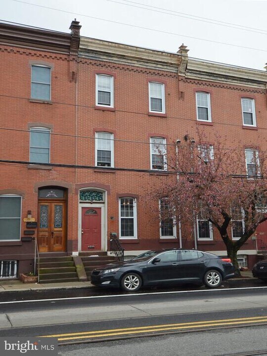 2422 Poplar St in Philadelphia, PA - Building Photo