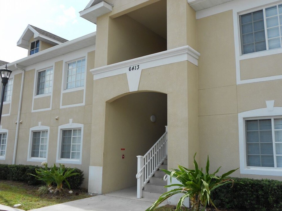 6413 Hollydale Pl-Unit -101 in Riverview, FL - Building Photo