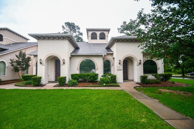 property at 12814 Willow Centre Dr