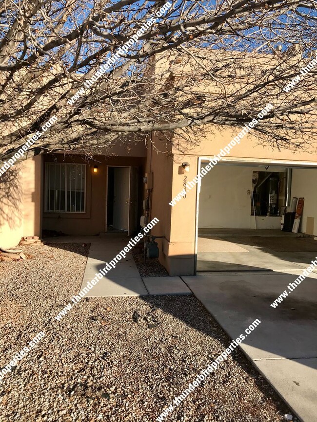 2840 Quail Pointe Dr NW in Albuquerque, NM - Building Photo - Building Photo