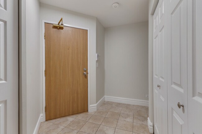 27 N Victoria Ln in Streamwood, IL - Building Photo - Building Photo