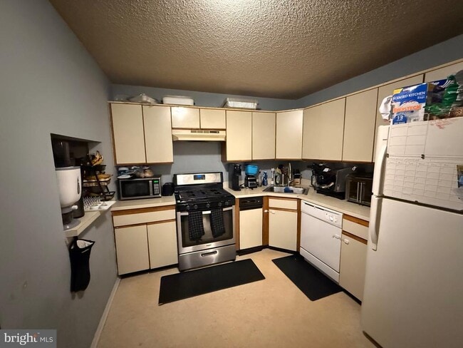 property at 5 Chamberlin Ct