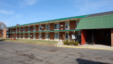 Granville Manor Apartments in Eastpointe, MI - Building Photo - Building Photo