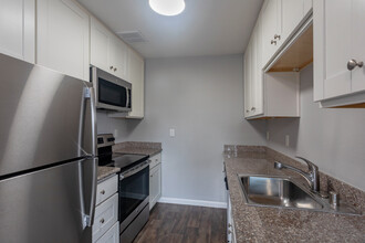 720 North Apartments in Sunnyvale, CA - Building Photo - Interior Photo