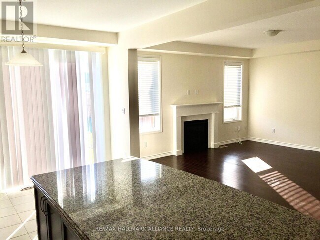 28 Wannamaker Cres in Cambridge, ON - Building Photo - Building Photo