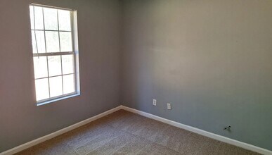 128 Live Oak Dr in Jackson, GA - Building Photo - Building Photo